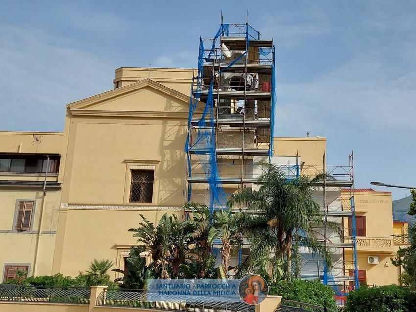 Foto della ripresa dei lavori del campanile